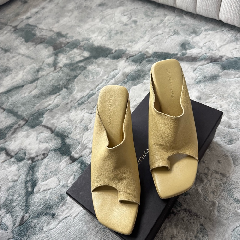 Bottega Veneta cream Mules with Square-Toe Design